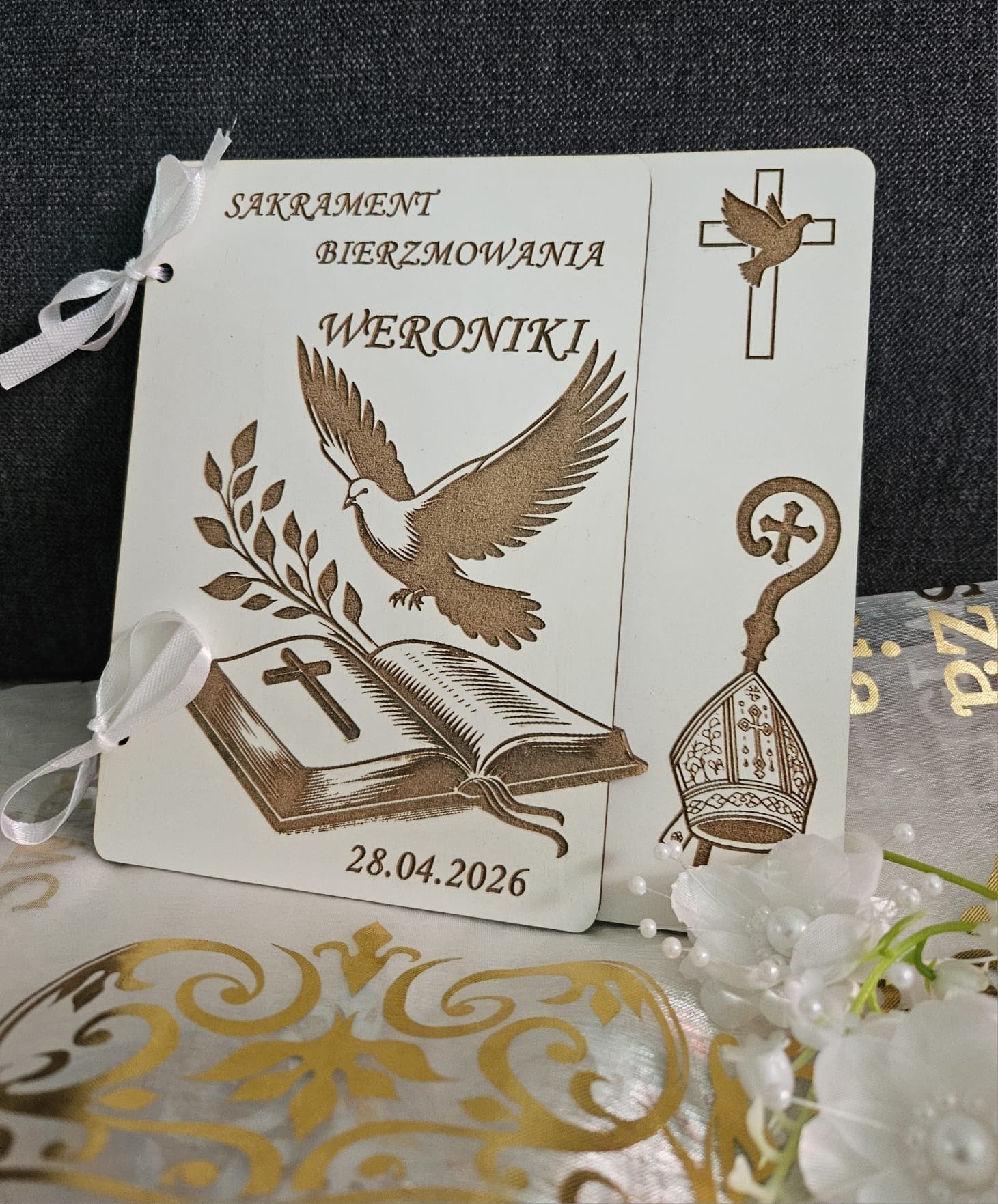 pamiątka bierzmowania dla chłopca, drewniana kartka na bierzmowanie, prezent na bierzmowanie z grawerem, personalizowana pamiątka bierzmowania Mateusz, nowoczesna kartka na bierzmowanie, pamiątka od świadka bierzmowania, grawerowane życzenia na bierzmowanie