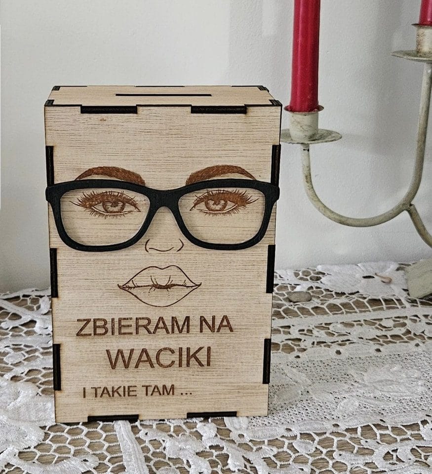drewniana-skarbonka-3d-zbieram-na-waciki-prezent-dla-niej-loka-art-studio