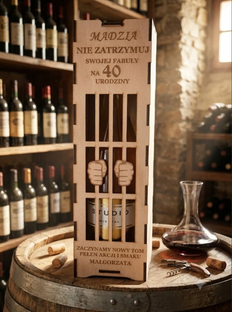 prezent na 40 urodziny, pudełko na wino, więzienie na wino, personalizowane pudełko drewniane, śmieszny prezent na 40, grawerowany prezent, opakowanie na alkohol, prezent dla kobiety na 40, prezent z dedykacją, oryginalny prezent na urodzin