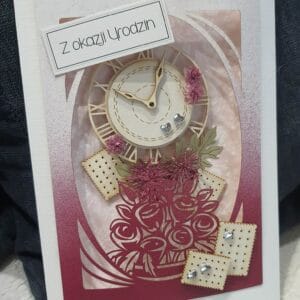 Elegancka Kartka Urodzinowa z Motywem Zegara – Ręcznie Zdobiona Pamiątka