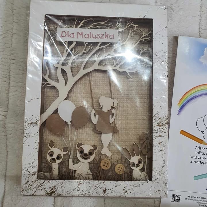 prezent dla maluszka, obraz 3d do pokoju dziecięcego, diorama dla dziecka, personalizowany zestaw prezentowy, pamiątka roczku, kolorowanka z wierszykami, prezent dla dziecka 3d, dekoracja dziecięca, książeczka z życzeniami