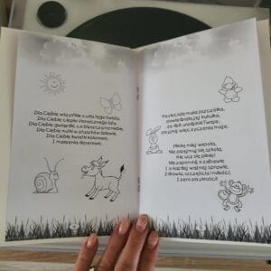 Ręcznie robiona kartka okolicznościowa „Pierwsze Urodzinki” – Wzór z misiem i kwiatami