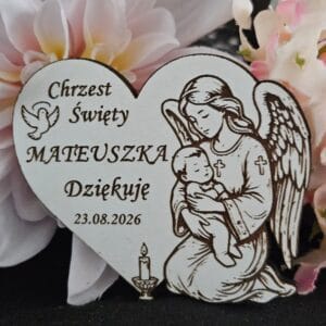 Drewniany Magnes na Chrzest – Anioł Stróż – Personalizowana Pamiątka