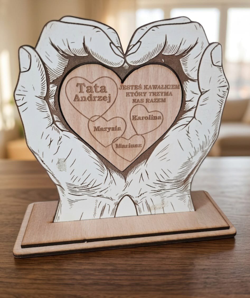 prezent dla taty, prezent z grawerem, personalizowany prezent, serce z drewna, dzień taty, pomysł na prezent dla taty, pamiątka dla taty, dekoracje z drewna, grawerowane serce, prezent od dzieci
